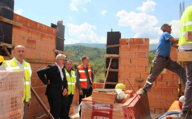 U Jablanici potpisani ugovori za obnovu 50 kuća