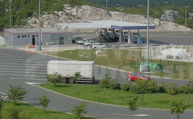 Na odmorištu u Hrvaatskoj ljepili naljepnice Republike Srpske, pa sada idu u zatvor
