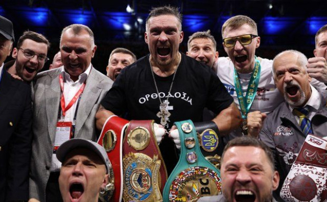 Usik nokautirao Duboisa i ponovno ujedinio sve titule!