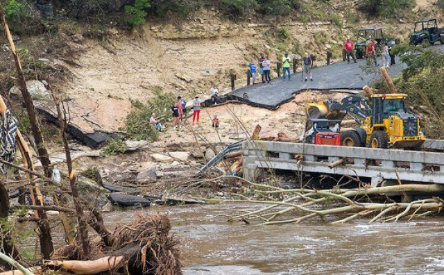 Gotovo 80 poginulih u poplavama u Teksasu, među njima 28 djece