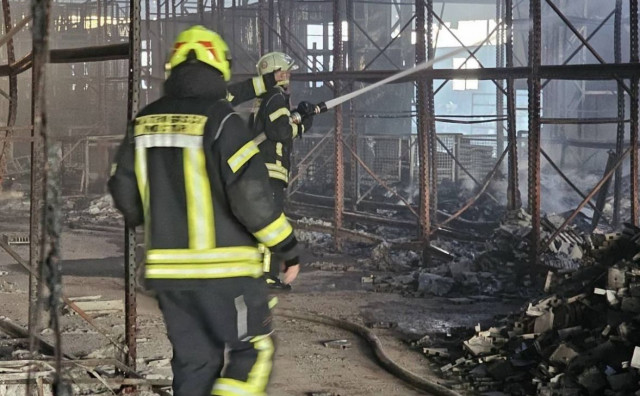 Vatrogasci objavili slike požara koji je jučer izbio u krugu firme Interkomerc