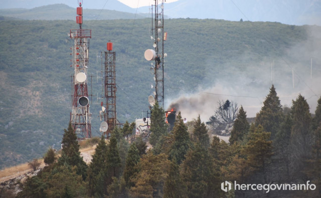 Minirano područje otežava borbu s požarom iznad Mostara, stiže helikopter