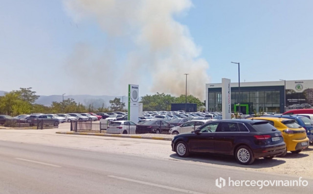 Požar u Bišću Polju: Na teren izašli mostarski vatrogasci