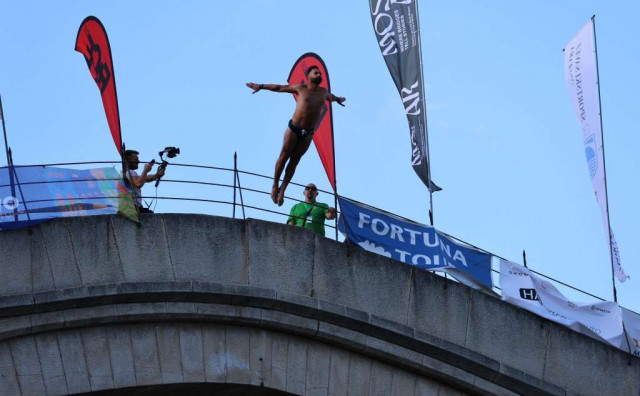 Evald Krnić i Emel Tiro pobjednici skokova sa Starog mosta