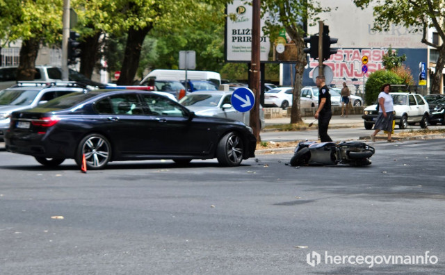 Sudar motocikla i automobila u Mostaru