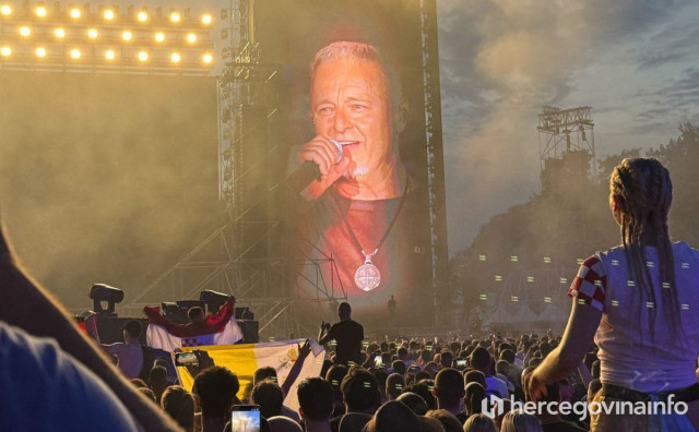 Je li Thompson postavio novi standard u koncertnoj produkciji?