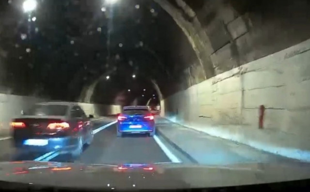 Passatom divljao u tunelu kod Mostara, preticao na dvostrukoj punoj liniji, udario drugo vozilo pa pobjegao