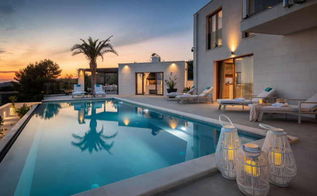 Inspekcija u Mostaru 'češljala' vile s bazenima, izdano 25 prekršajnih naloga