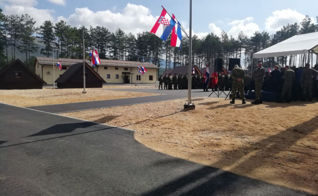 Civili neovlašteno ušli u vojarnu, vojnik srećom izbjegao nalet automobila