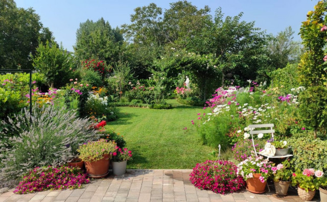 Vrt obitelji Marić iz Širokog Brijega ima više od 200 biljaka, brojni se dolaze u njemu fotografirati