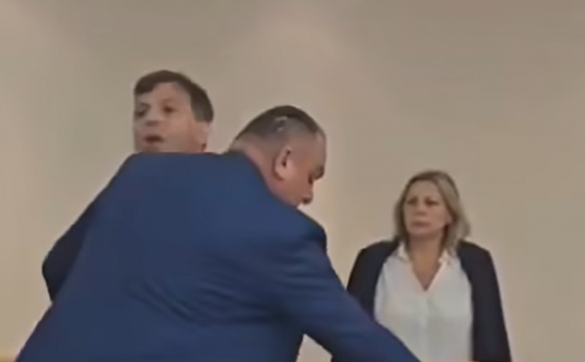 Kaos u Narodnoj skupštini RS, Vukanović krenuo na Stevandića: 'Majmune debeli, svinjo jedna...'