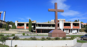 Oskrnavljeno spomen-obilježje hrvatskim braniteljima u Bosanskom Grahovu