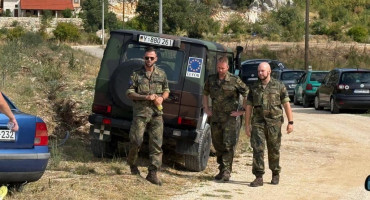 EUFOR stigao u Stolac na mjesto gdje 100-njak Bošnjaka gradi groblje
