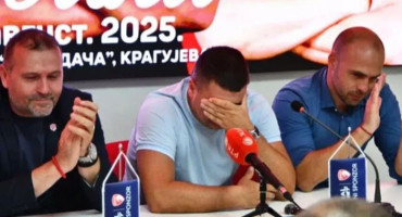Feđa Dudić se emotivno slomio na oproštaju