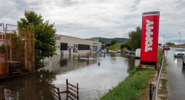 Rekordne kiše pogodile Metković, grad pod vodom