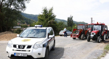 Mirni prosvjed poljoprivrednika u Sarajevu zaustavila policija, onemogućen prosvjed pred Vladom