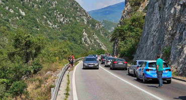 Teška prometna nesreća na mostu Bijela, cesta M-17 blokirana u oba smjera