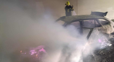 Na autocesti Sarajevo - Konjic zapalio se automobil austrijske obitelji, svi su spašeni
