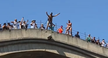 Skok s padobranom u Neretvu