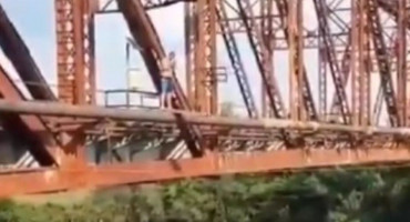 Skok sa željezničkog mosta u Gabeli