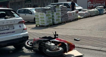 skuter i automobil Ljubuški