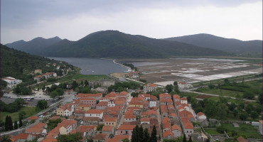 Ston
