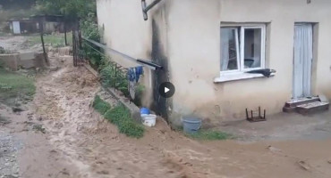 Poplave ispred kuća mještana Žovnice, izgradnja solara iznad njih čini svoje