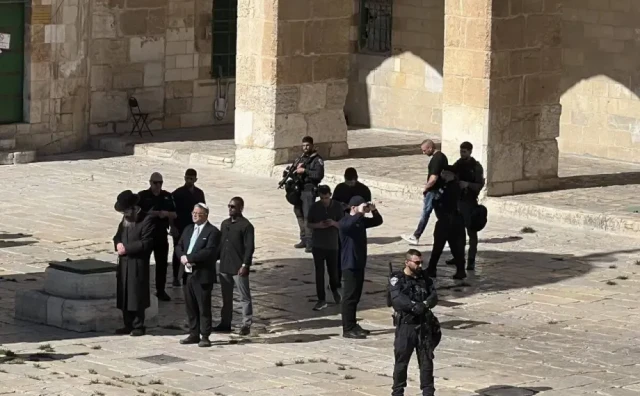 U džamiji Al-Aksa smiju moliti samo muslimani, danas je tamo molio izraelski ministar