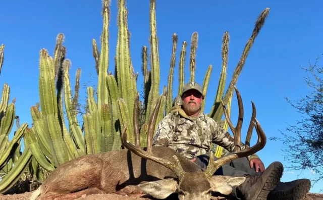 Lovca milijunaša, koji se hvalio ubijanjem rijetkih životinja na safariju u Južnoj Africi usmrtio bivol kojega je lovio