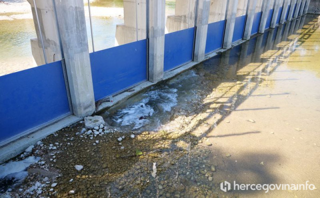 Popustila nova brana na Bunici, voda probila ispod temelja