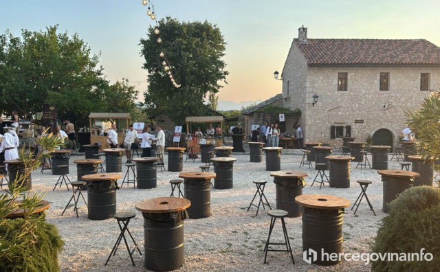Sinoć su ganga, bećarac i miris tepsije vratili Hercegovinu u prošlost