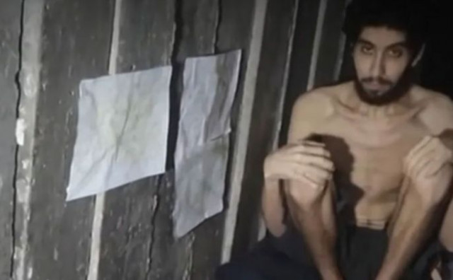 Stravičan Hamasov video pokazuje Izraelca koji sam sebi kopa grob