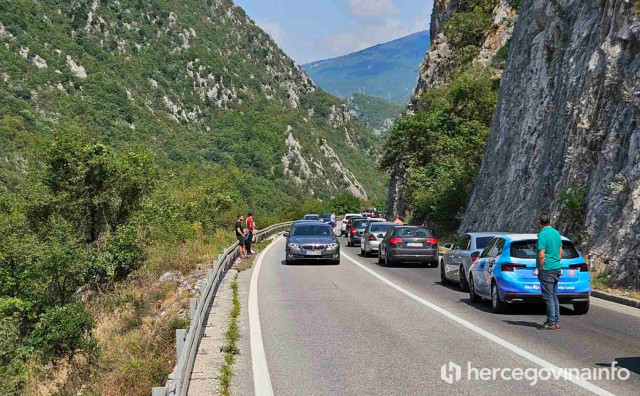 Teška prometna nesreća na mostu Bijela, cesta M-17 blokirana u oba smjera