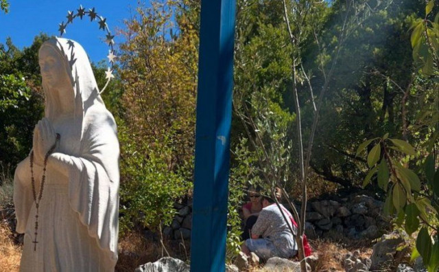 Nina Badrić objavila poruku i fotografiju pored Plavog križa u Međugorju