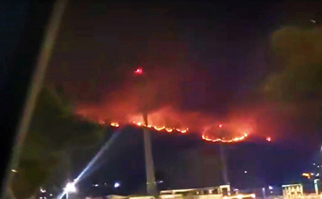 Kanader iz Hrvatske gasi požare u Crnoj Gori, jedan vojnik poginuo