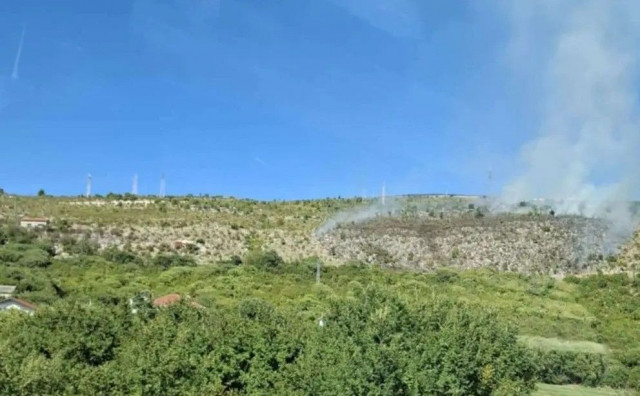 Ugašen požar koji je prijetio solarnim panelima na Međinama