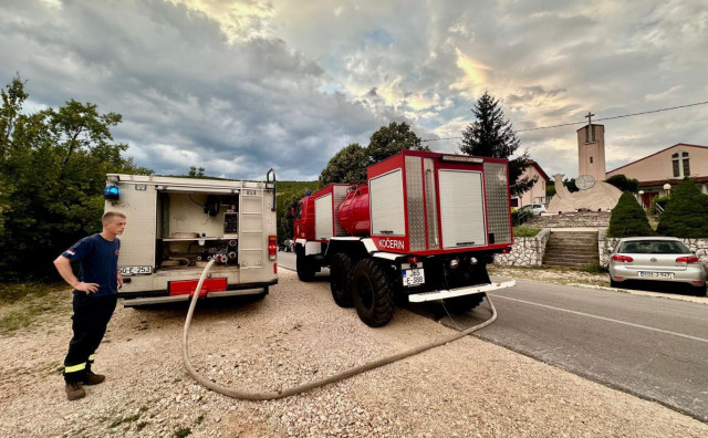 Veliki požar kod Širokog Brijega, vatrogasci će dežurati cijelu noć