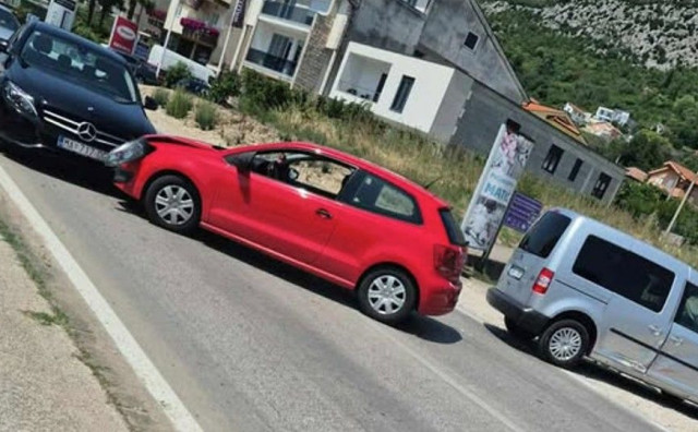 Sudar tri vozila na cesti Ljubuški - Grude