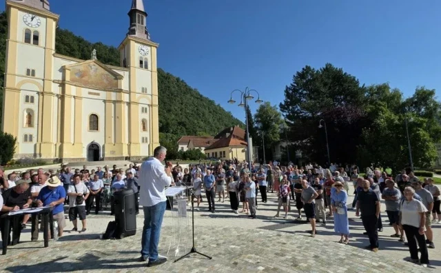 Prosvjed u Zagorju zbog solarnih elektrana: 'Privatnik da izvlasti i otme djedovinu radi svog profita, to ne može'