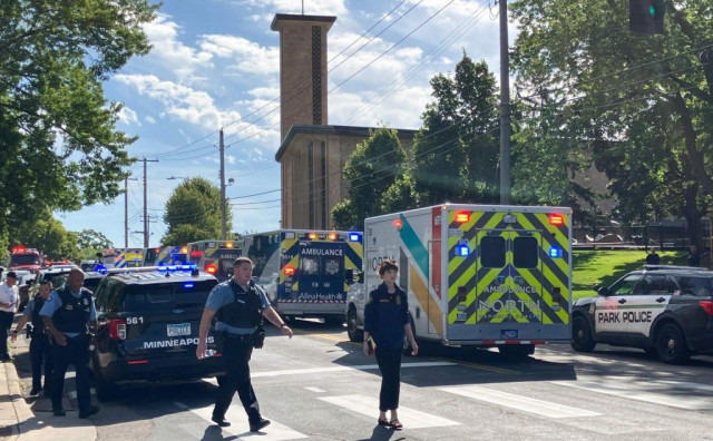 Troje ljudi poginulo, a 20 ozlijeđeno u pucnjavi u katoličkoj školi u SAD-u