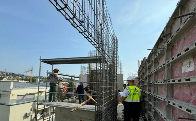 Nesreća na radu u Hrvatskoj, dvojica radnika ozlijeđena nakon pada metalne košare u kojoj su se nalazili