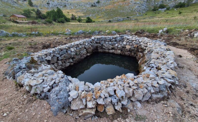 Obnovljeni rimski bunari na Dinari