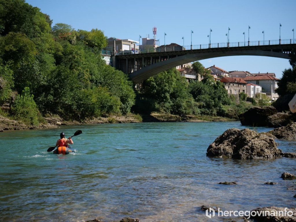 Adin Pinjo kajakom po Neretvi