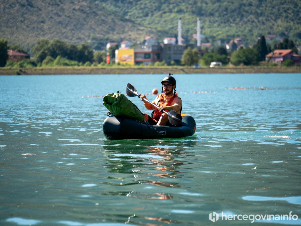 Adin Pinjo kajakom po Neretvi