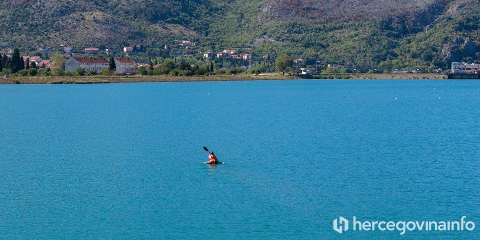 Adin Pinjo kajakom po Neretvi