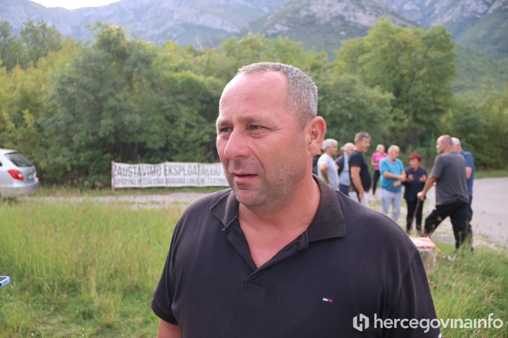 Blokada puta u Kuti LIvač