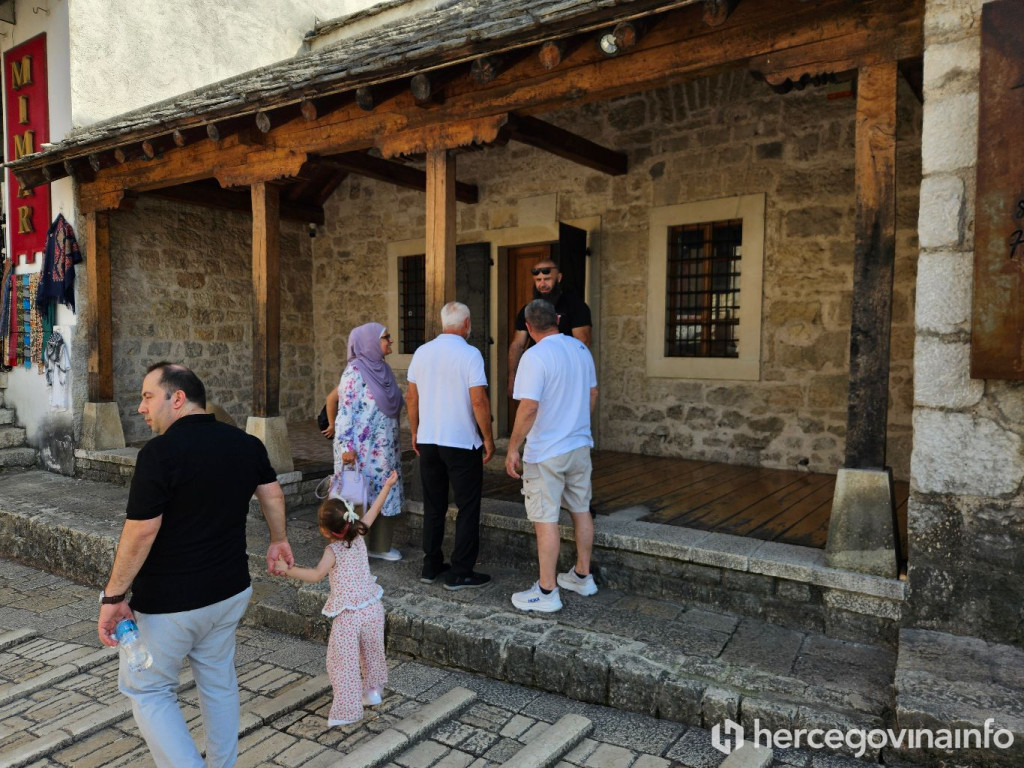 Suvenirnica na Starom mostu