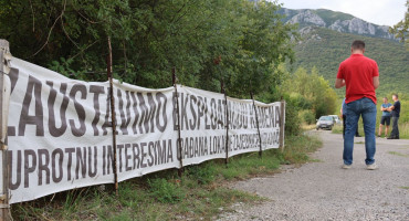 Policija popisala registracije u Kutima, inspektorica poslikala, a mještani poručili: 'Oni ovdje neće proći'