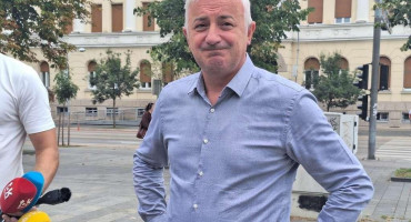 Borenović opisao napad: Prišli su mi i poprskali mi oči sprejem, imali su pomagača u crnom autu