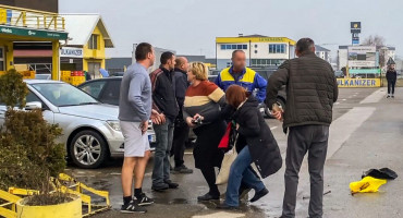 Žena koja je napala novinare u Brčkom osuđena na novčanu kaznu